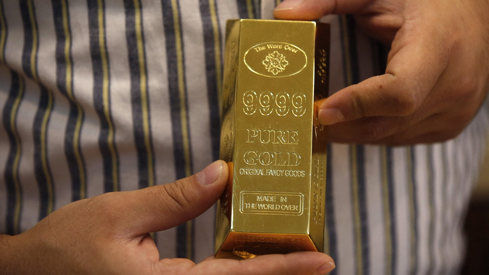 صورة بعنوان: المعدن النفيس يربح 6 دولارات في المعاملات الفورية 