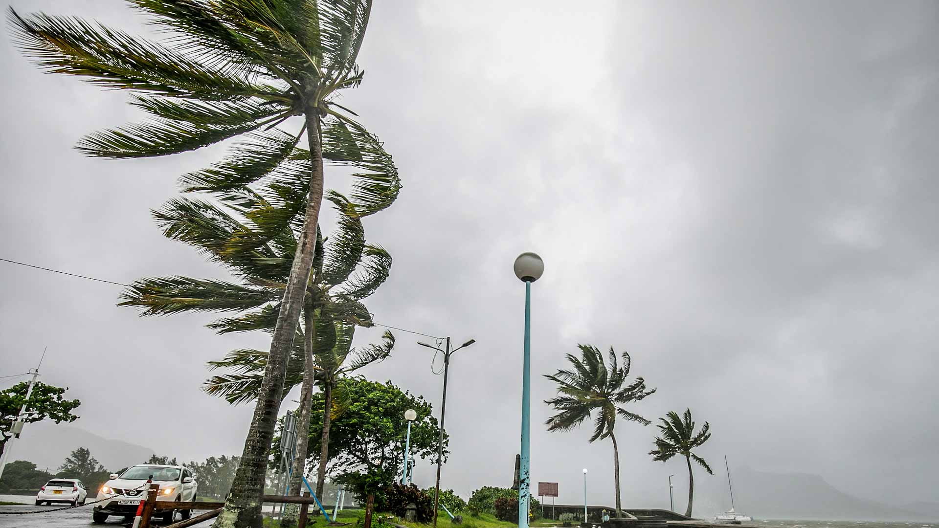 Image for the title: Mauritius raises cyclone alert to maximum 