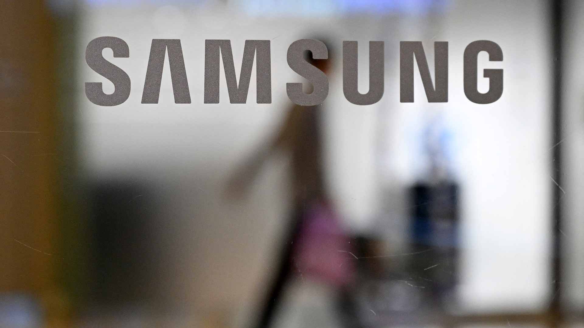 Image for the title: Apple ends Samsung's 12-year run as world's top smartphone seller 