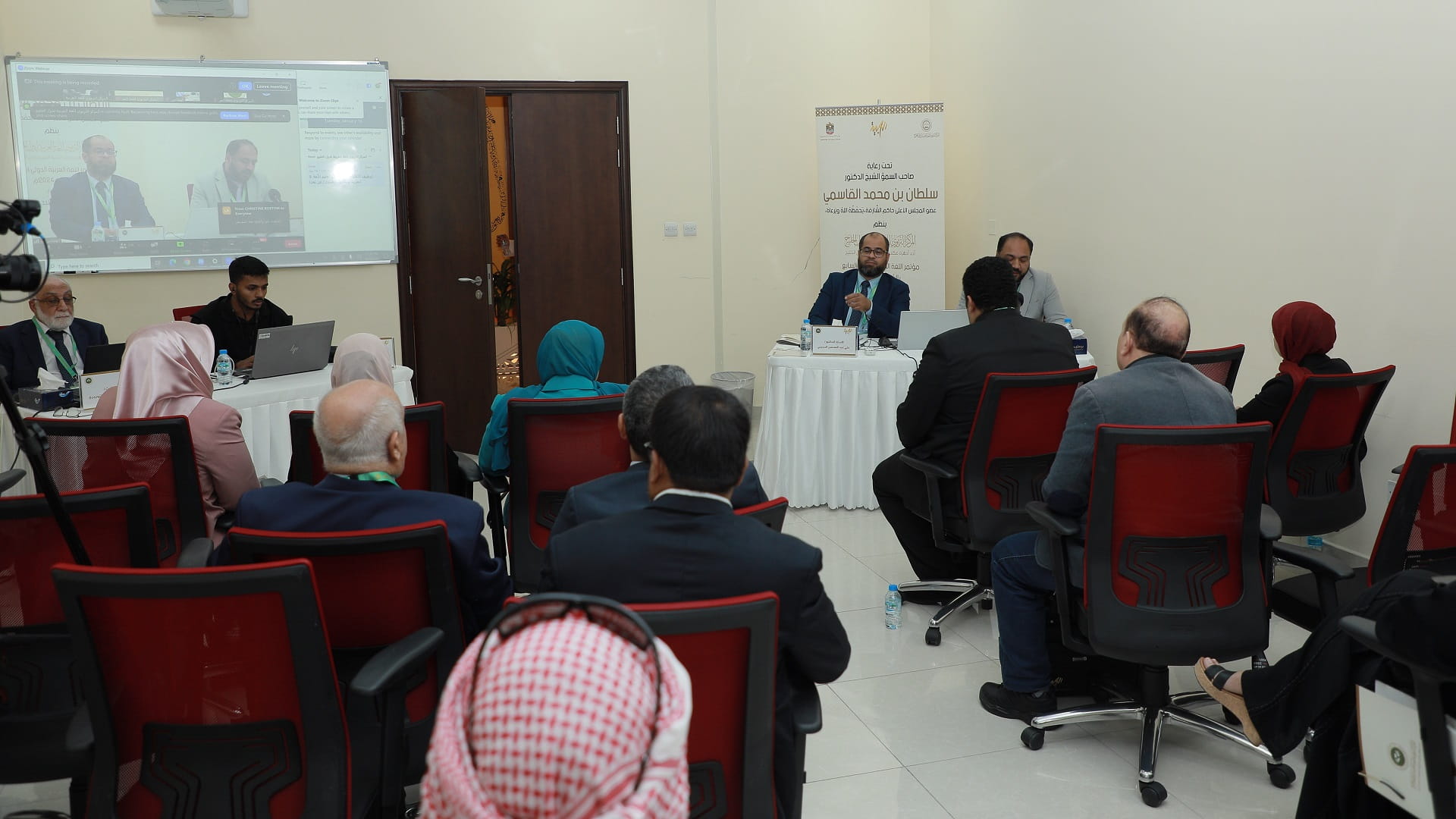 صورة بعنوان: مؤتمر اللغة العربية الدولي في الشارقة يوصي بمواكبة الثورة الرقمية 