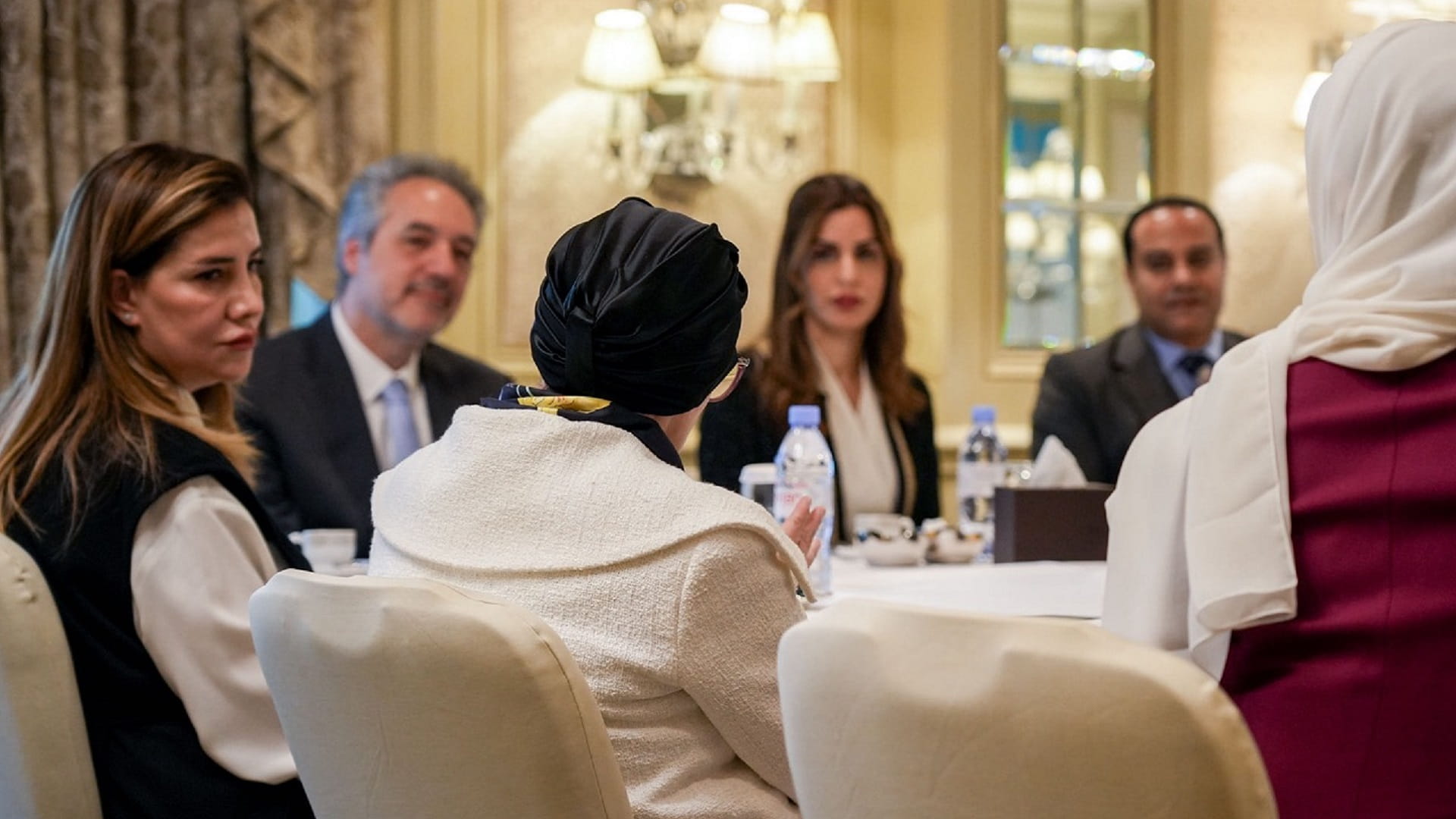 صورة بعنوان: جواهر القاسمي تلتقي وفداً من مفوضية الأمم المتحدة لشؤون اللاجئين 