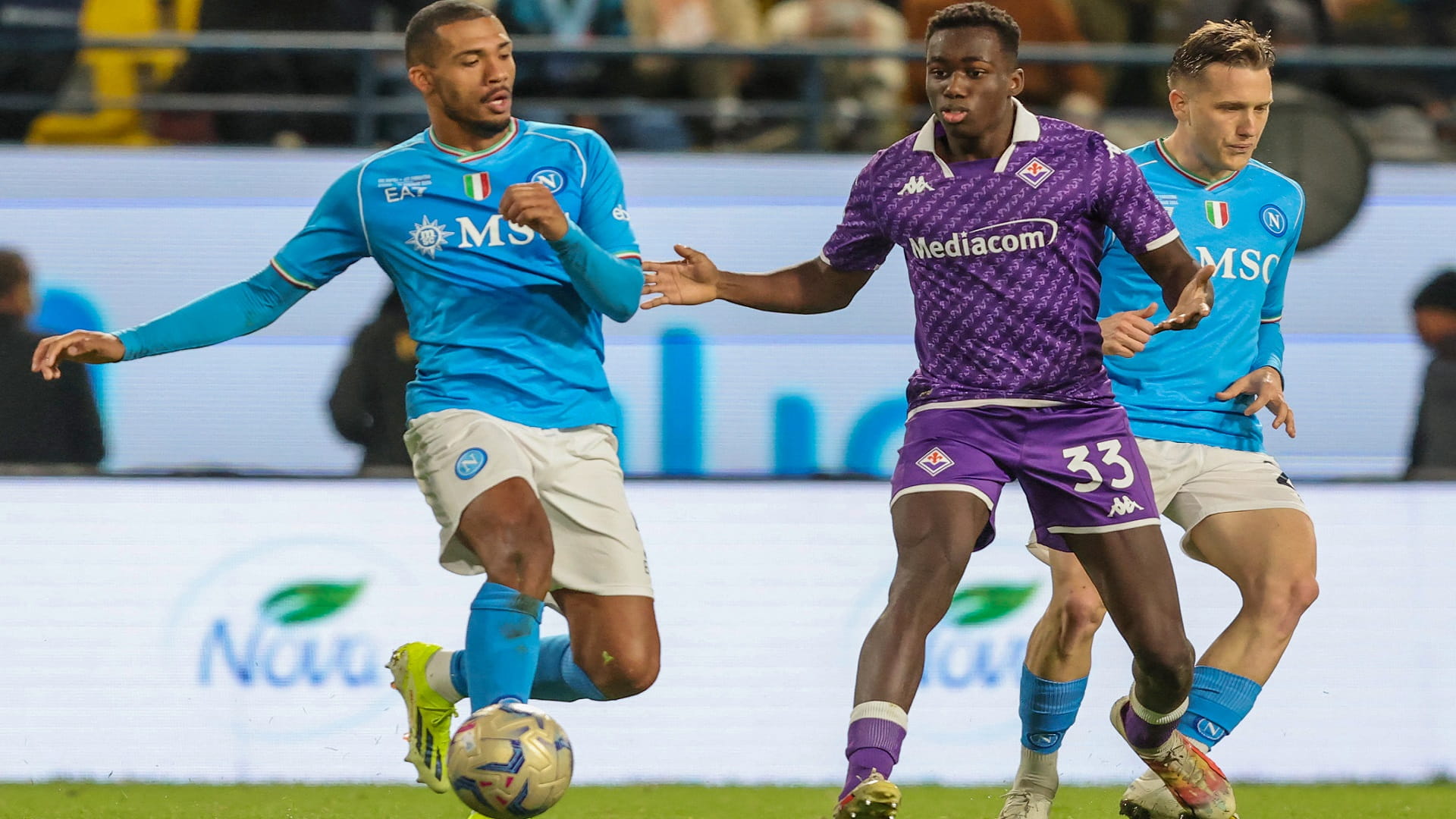 صورة بعنوان: نابولي يتأهل لنهائي كأس السوبر الإيطالي 