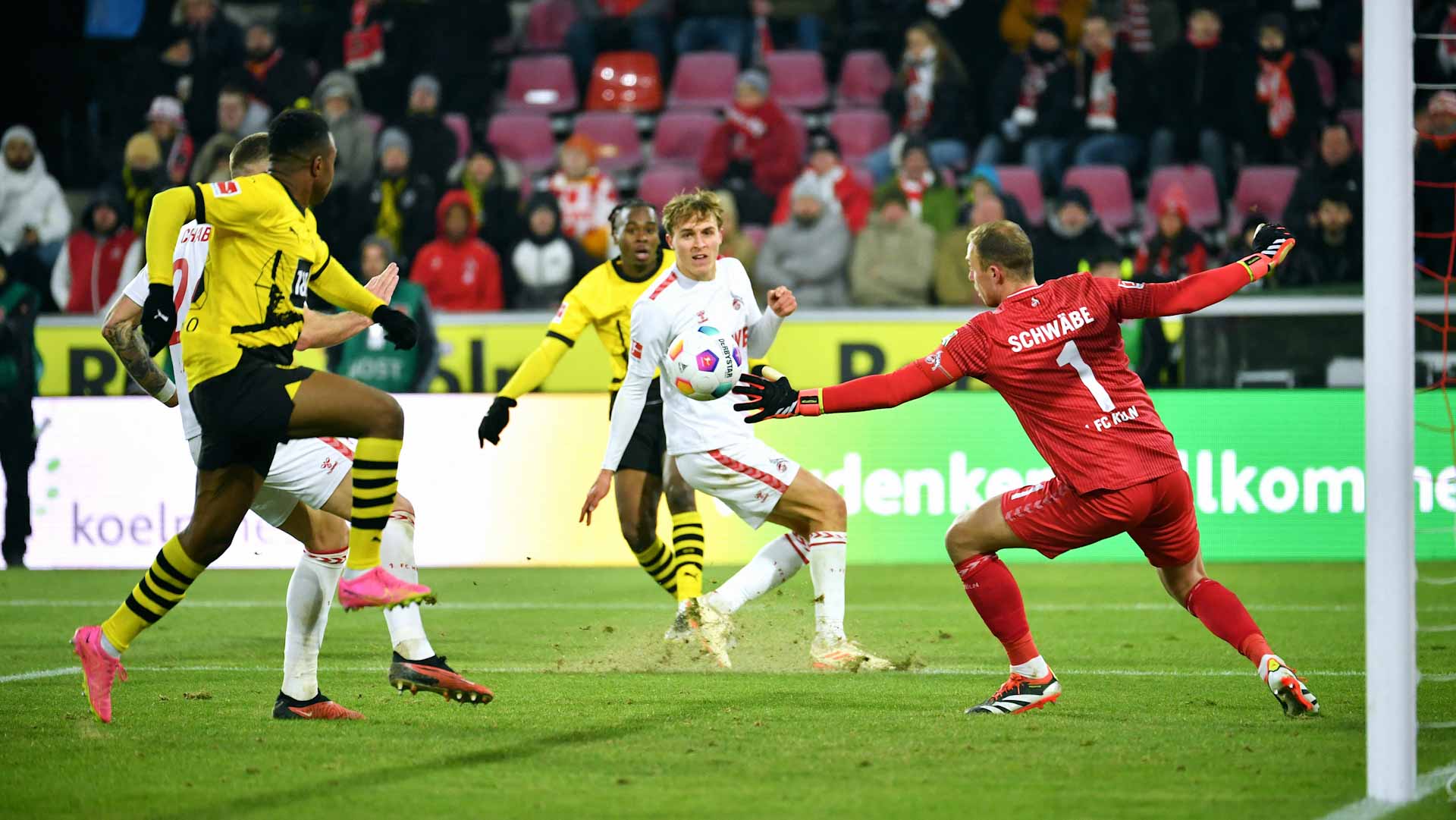 صورة بعنوان: بوروسيا دورتموند يمزق شباك كولون في الدوري الألماني 