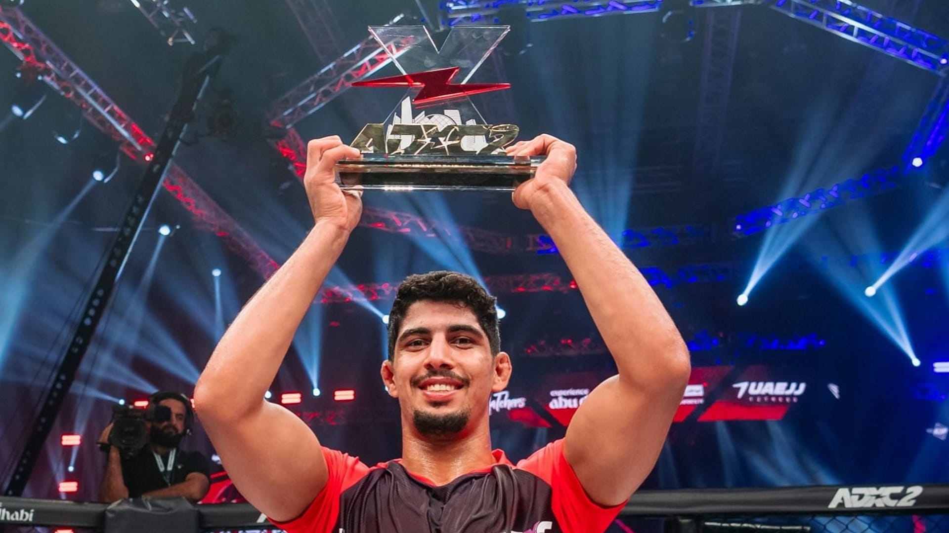 صورة بعنوان: محمد السويدي أول إماراتي يفوز في "أبوظبي إكستريم" 