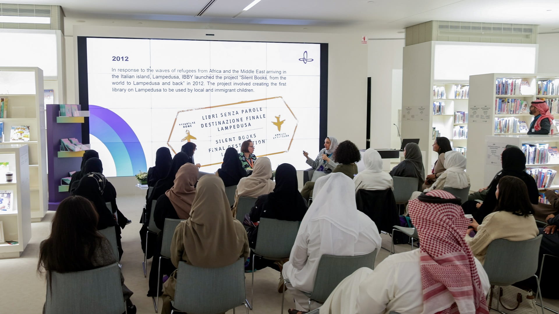 صورة بعنوان: "الإماراتي لكتب اليافعين" يعرض تجربة الدولة في إنتاج الكتب الصامتة 