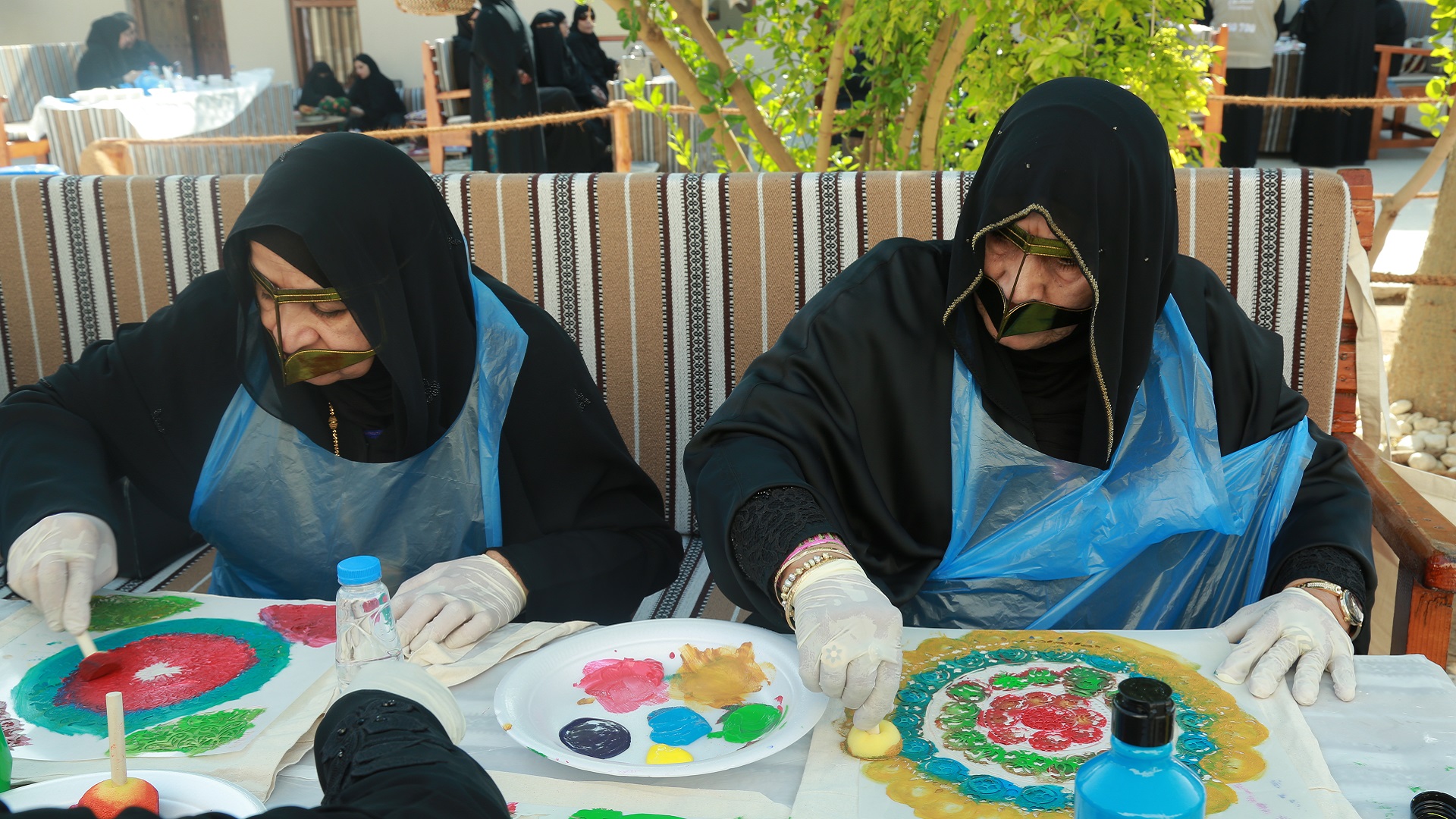 صورة بعنوان: معهد الشارقة للتراث يستعيد الماضي في فعالية "صُنِعَ بأيديهم" 