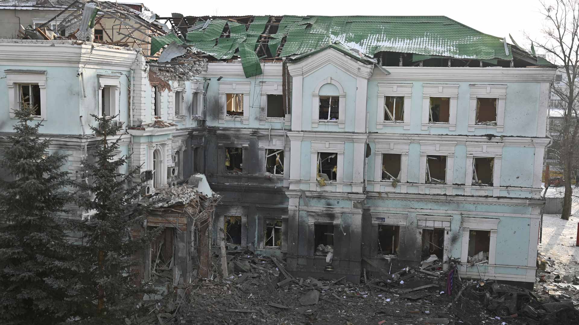 Image for the title: Bodies of 77 Ukrainian soldiers repatriated to Kyiv 