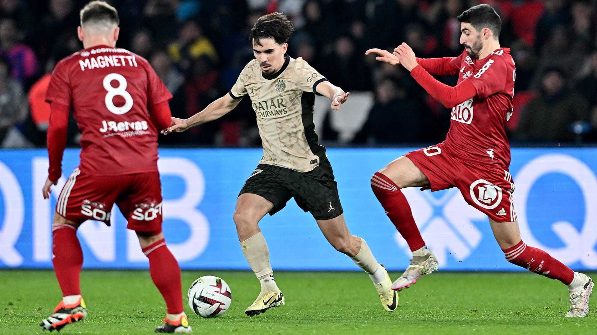 صورة بعنوان: باريس سان جيرمان يتعادل مع بريست في الدوري الفرنسي 