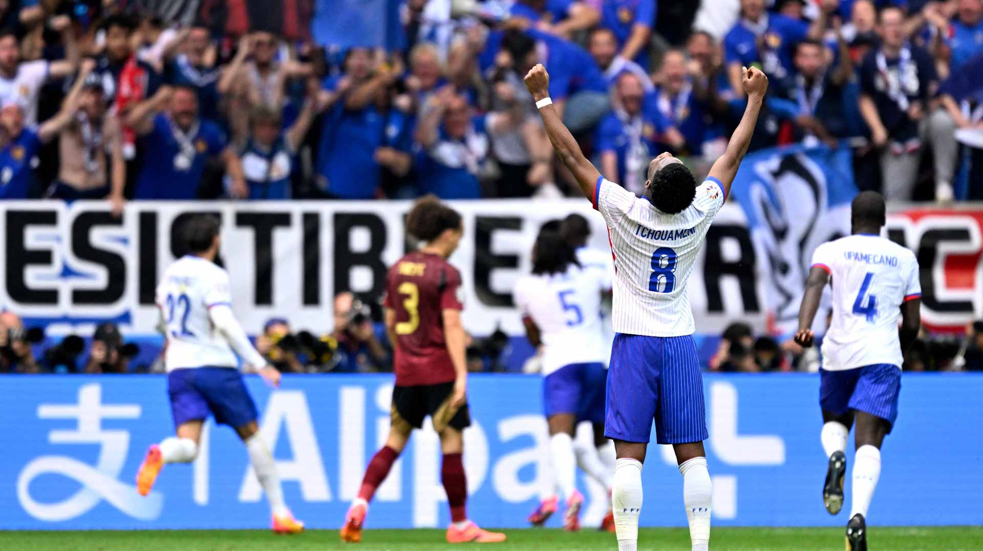 صورة بعنوان: فرنسا تتأهل بشق الأنفس إلى ربع نهائي أمم أوروبا 