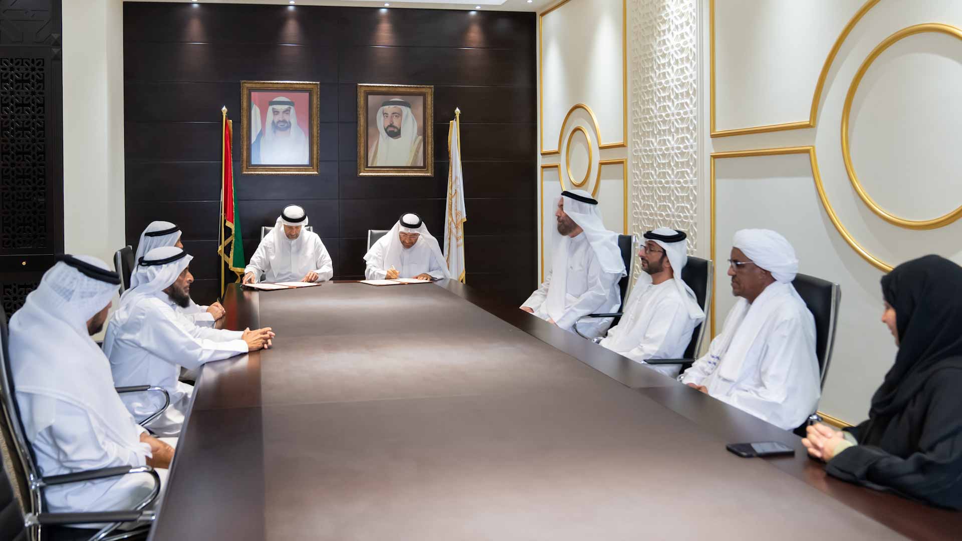 صورة بعنوان: تفاهم بين الجامعة القاسمية و"خيرية الشارقة" لتنفيذ مشاريع مشتركة 