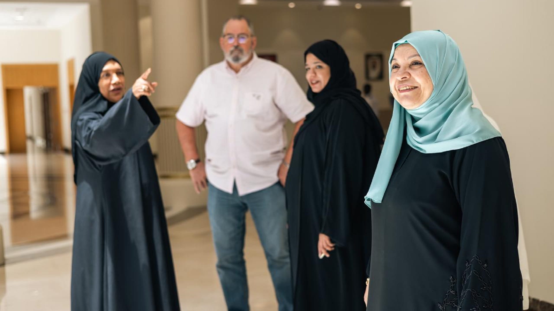 صورة بعنوان: مجلس شؤون الأسرة يطلع على أقسام أكاديمية الشارقة للفنون الأدائية 