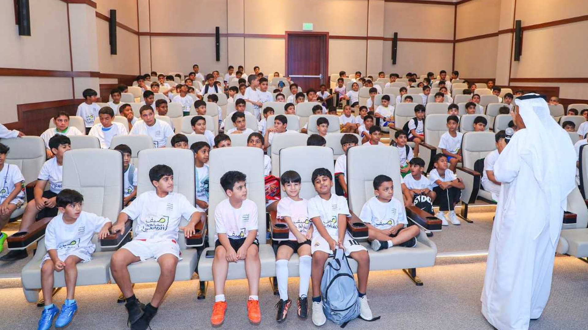 صورة بعنوان: نادي دبا الحصن يفتتح برنامجه الصيفي بمشاركة 200 منتسب 