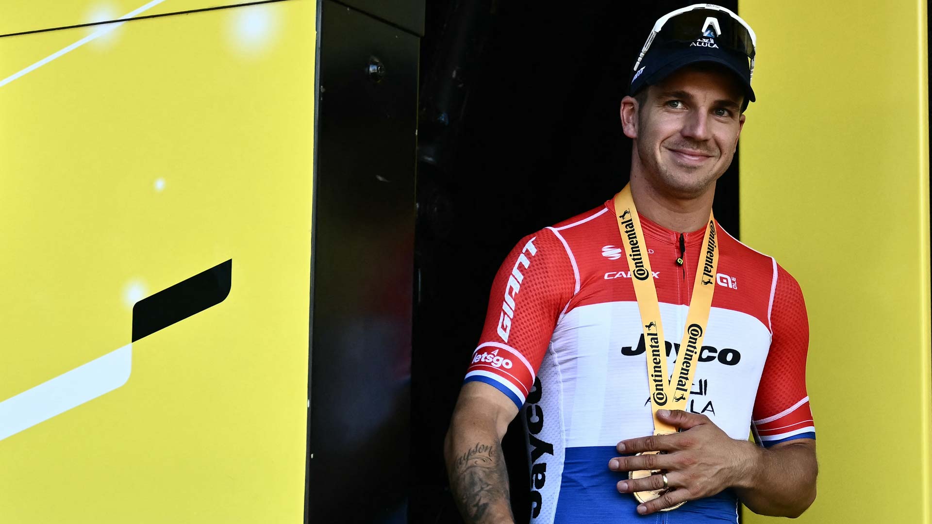 صورة بعنوان: الهولندي جروينويجن يتوج بالمرحلة السادسة من طواف فرنسا  