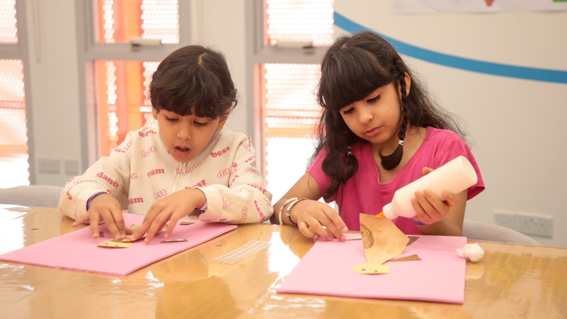 صورة بعنوان: "أطفال الشارقة" تطلق معسكرها الصيفي بباقة متنوعة من البرامج والورش 