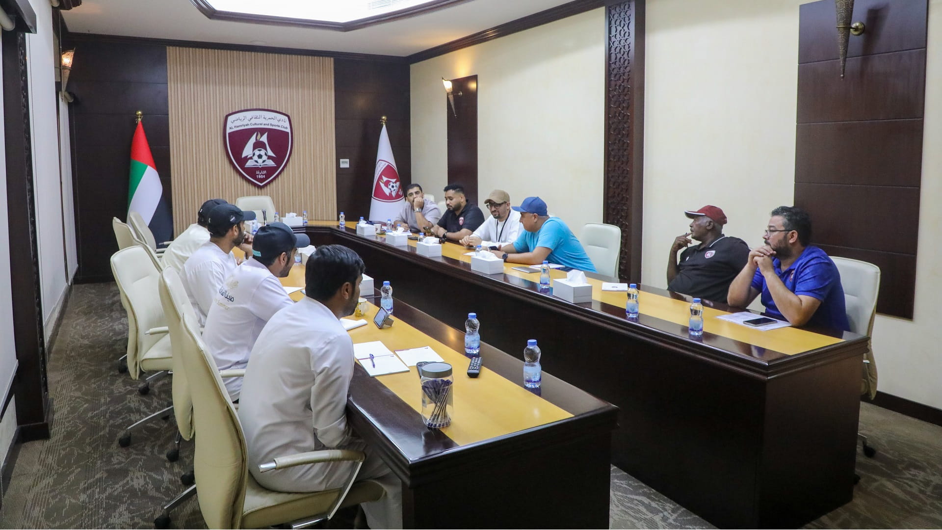 صورة بعنوان: لجنة "عطلتنا غير" بالحمرية تبحث آخر ترتيبات مسابقة الألعاب المائية 