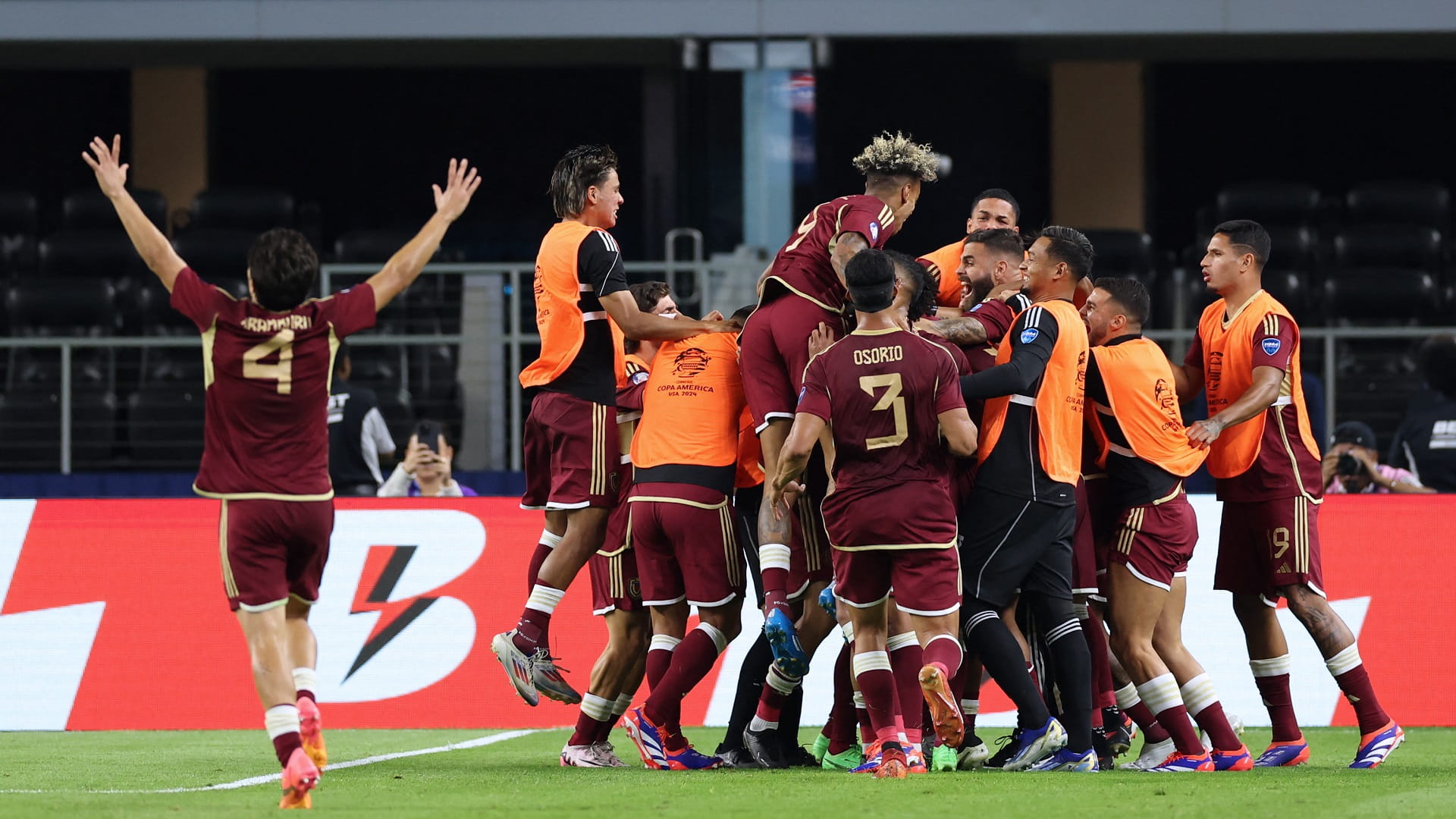 صورة بعنوان: كندا تتخطى فنزويلا بركلات الترجيح وتصعد لقبل نهائي كوبا أميركا 