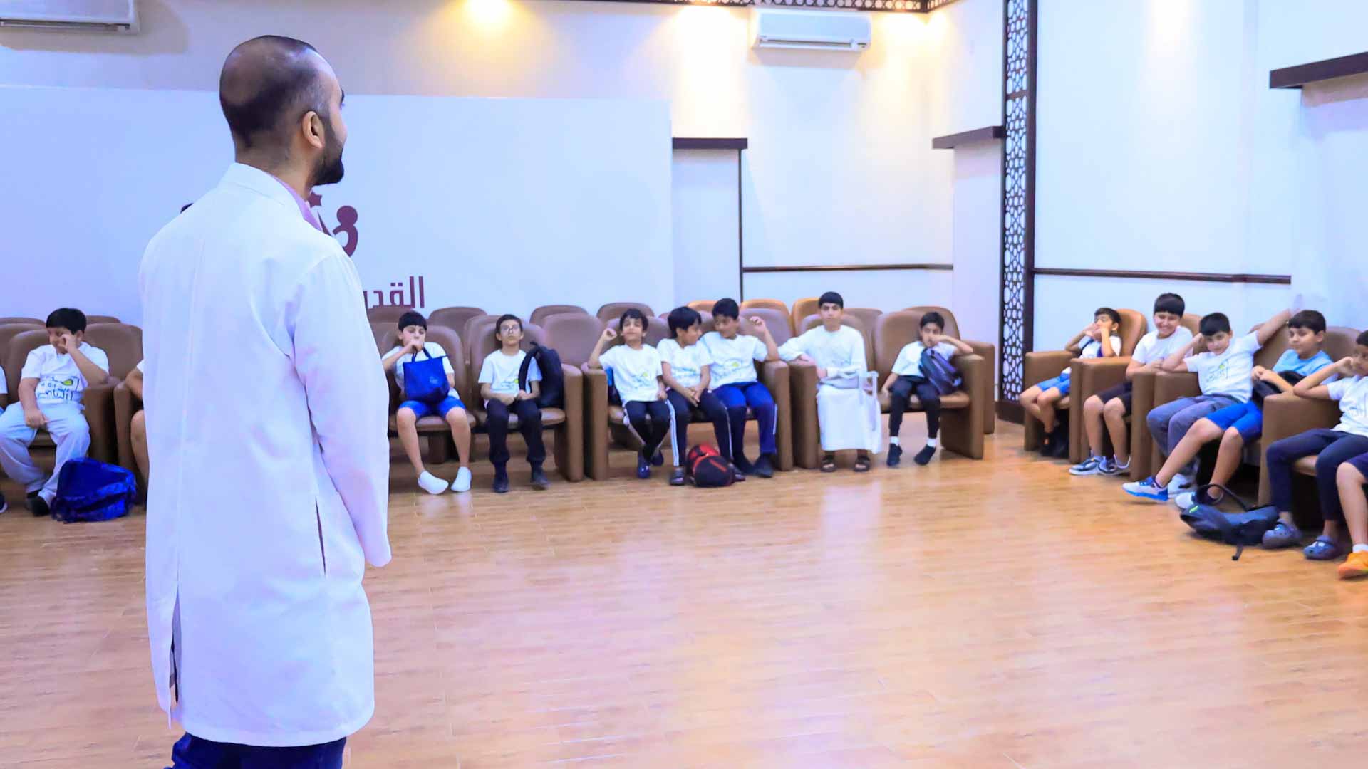 صورة بعنوان: وزارة الصحة توعي منتسبي معسكر الحمرية الصيفي بالإسعافات الأولية 