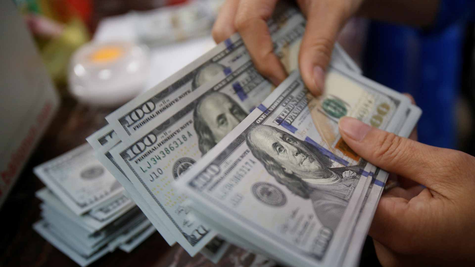 صورة بعنوان: الأربعاء.. الدولار يرتفع بعد تعليقات جيروم باول الحذرة 