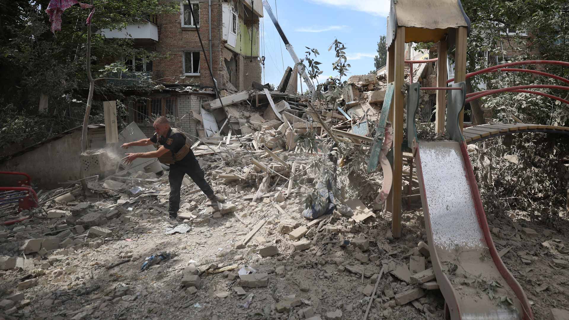 صورة بعنوان: قمة "الناتو" تتعهد بـ 40 مليار دولار مساعدات عسكرية لأوكرانيا 