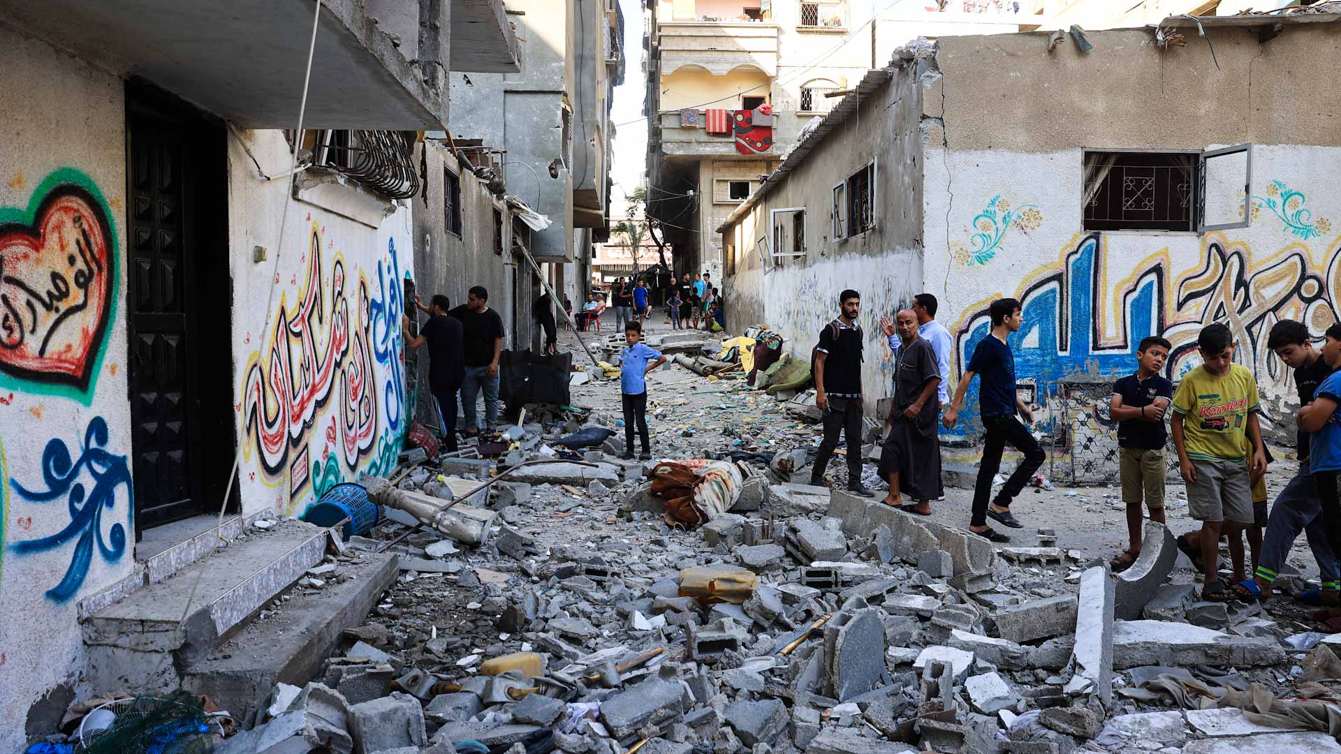 صورة بعنوان: جثث تتناثر في شوارع غزة والوسطاء يدفعون من أجل الهدنة 