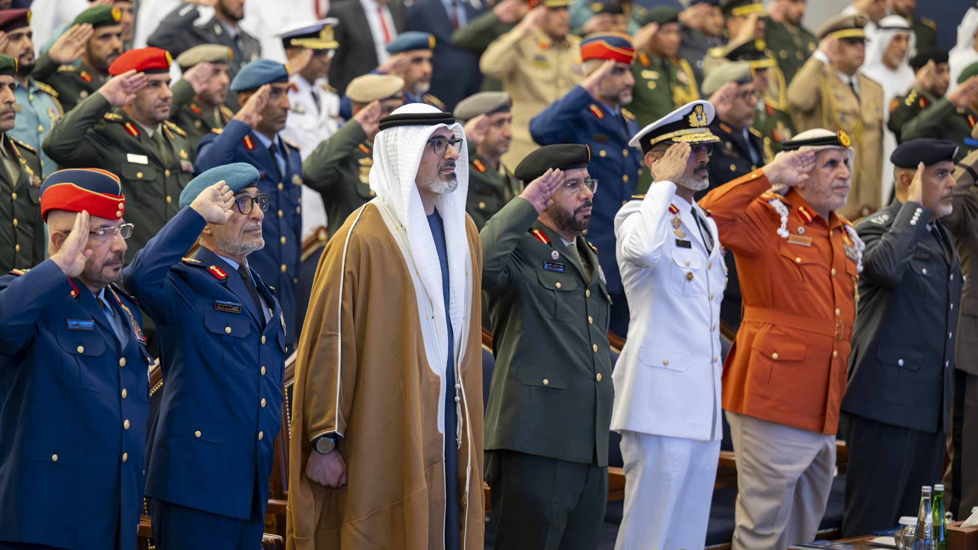 صورة بعنوان: خالد بن محمد يشهد تخريج الدورة المشتركة لكلية القيادة والأركان 