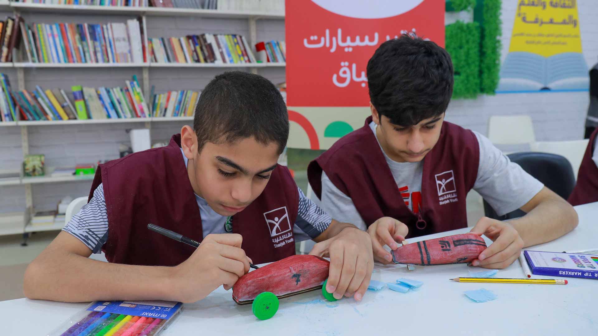 صورة بعنوان: ناشئة الشارقة يكتسبون مهارات تصميم وصناعة سيارات السباق 