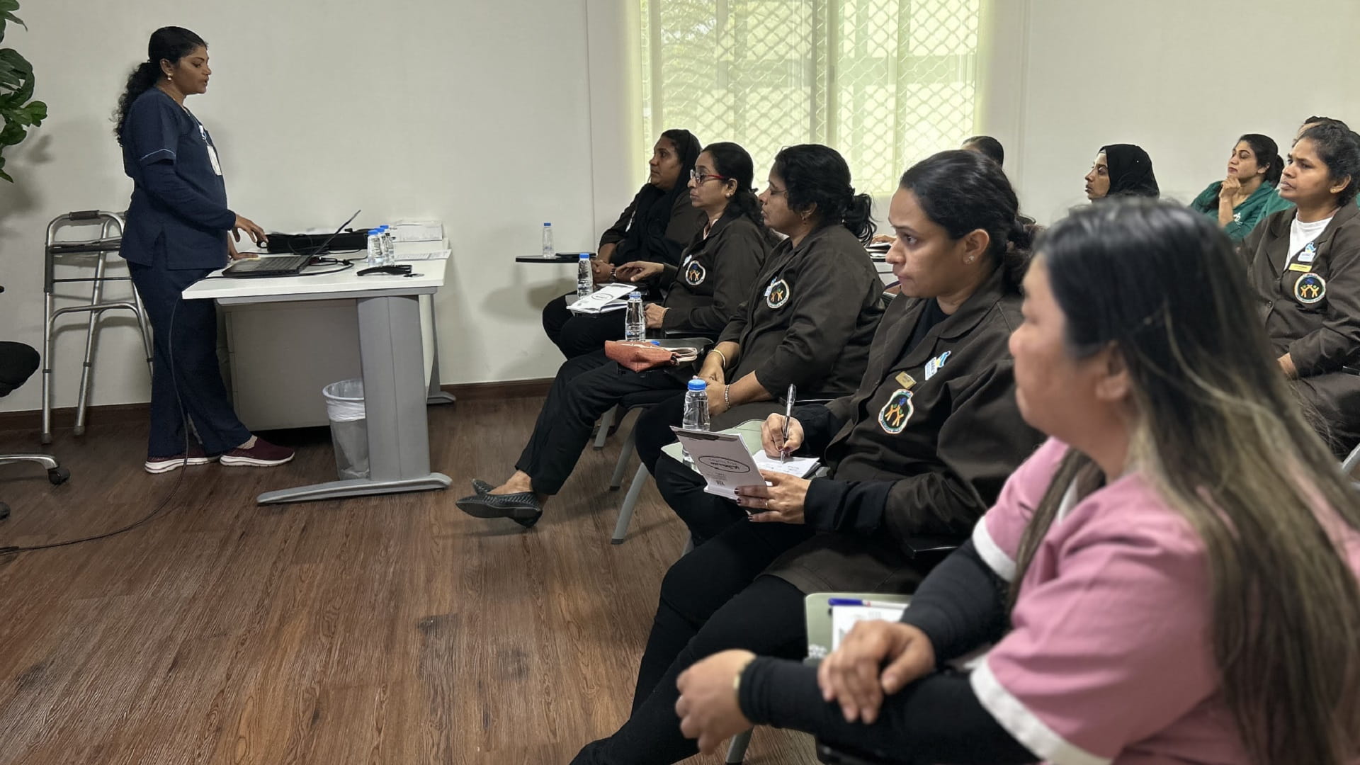 صورة بعنوان: "اجتماعية الشارقة" تنظم الدورة التدريبية "دعامة" لرعاية كبار السن 