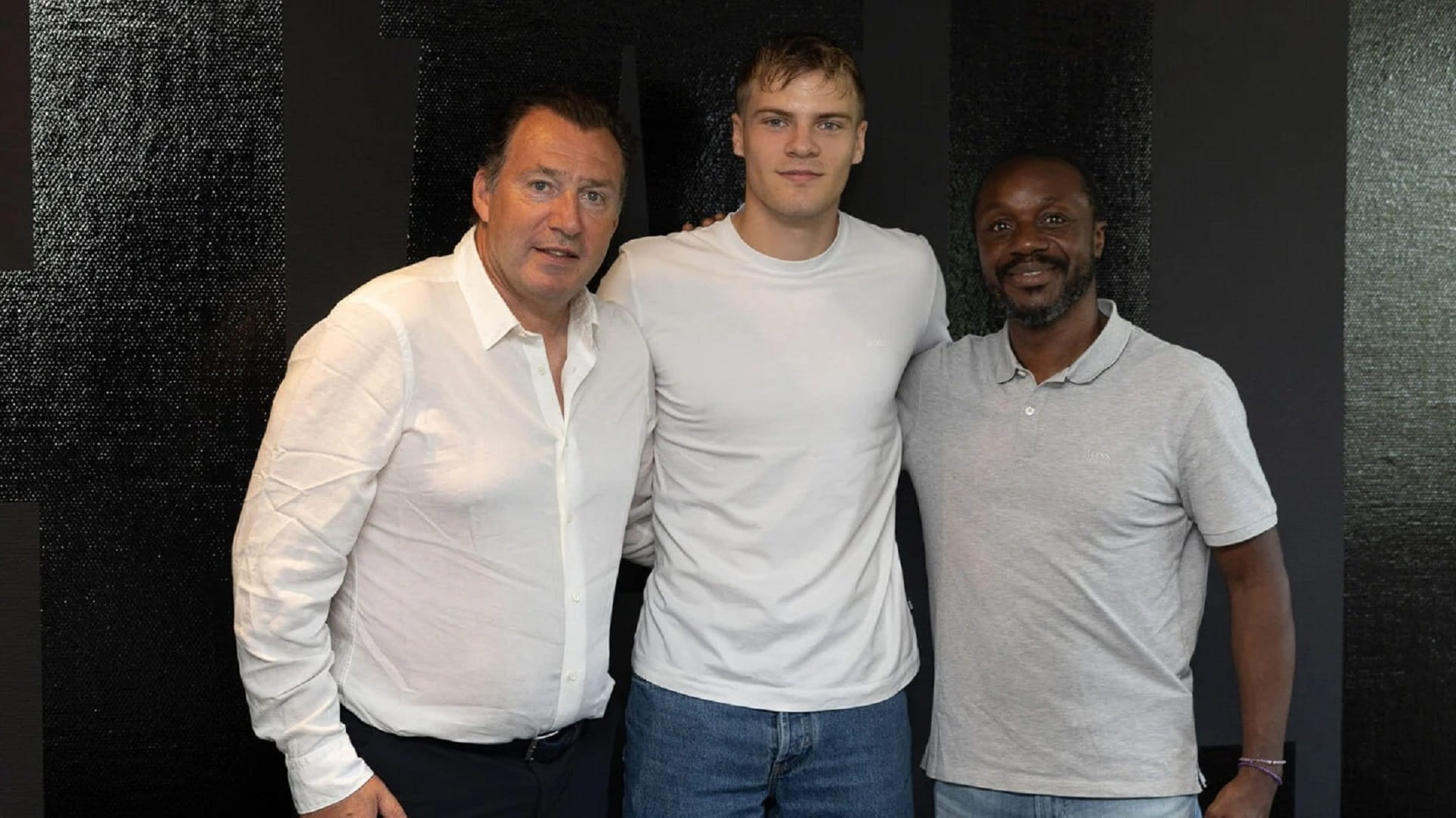 صورة بعنوان: نادي شالكه الألماني يتعاقد مع شقيق راسموس هويلوند الأصغر 