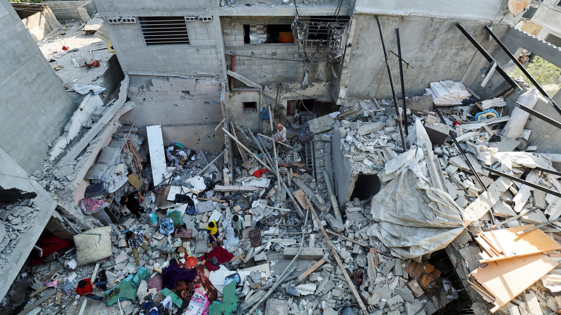 صورة بعنوان: وفاة 57 فلسطينياً بغارات إسرائيلية على قطاع غزة 