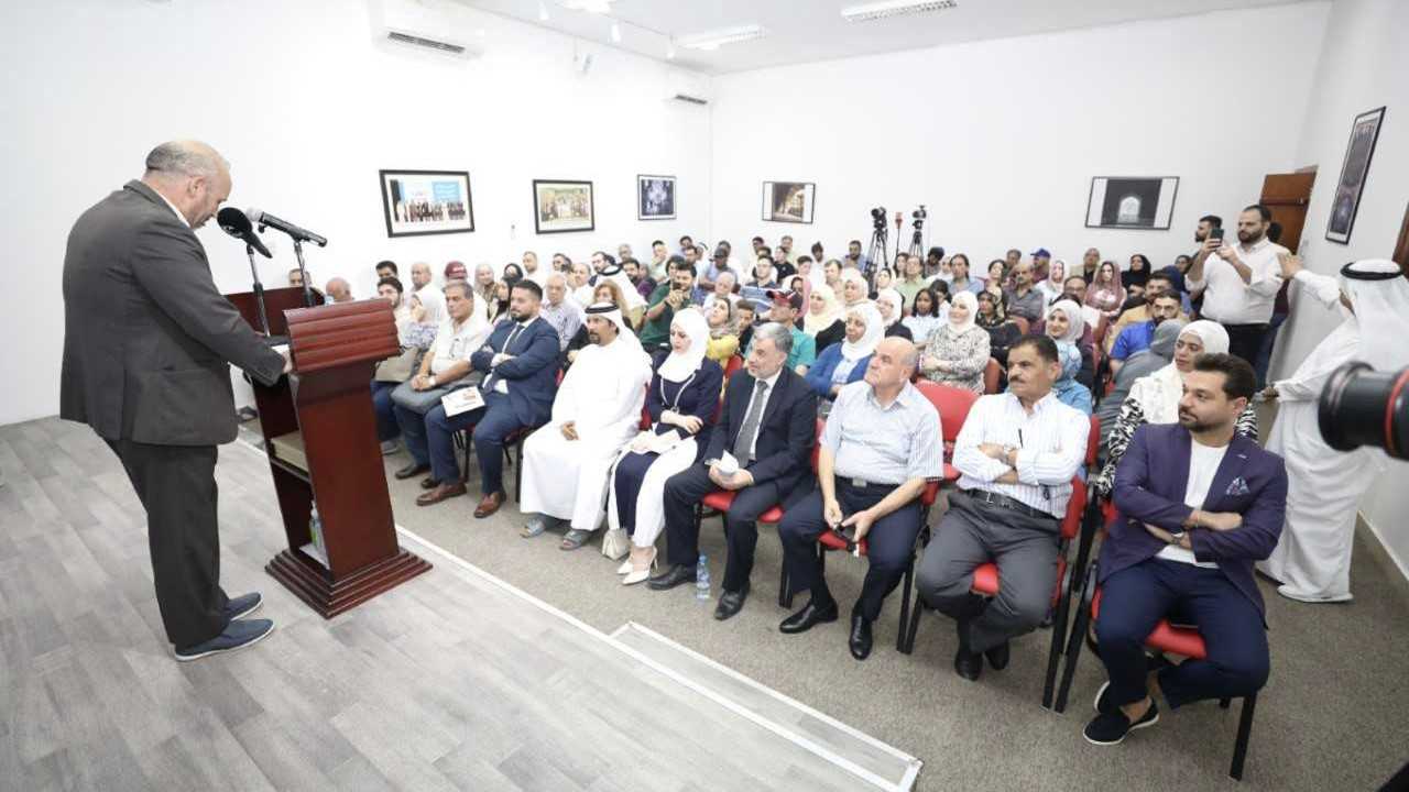 صورة بعنوان: قصائد كتبت على صفحة الليل في بيت الشعر بالشارقة 