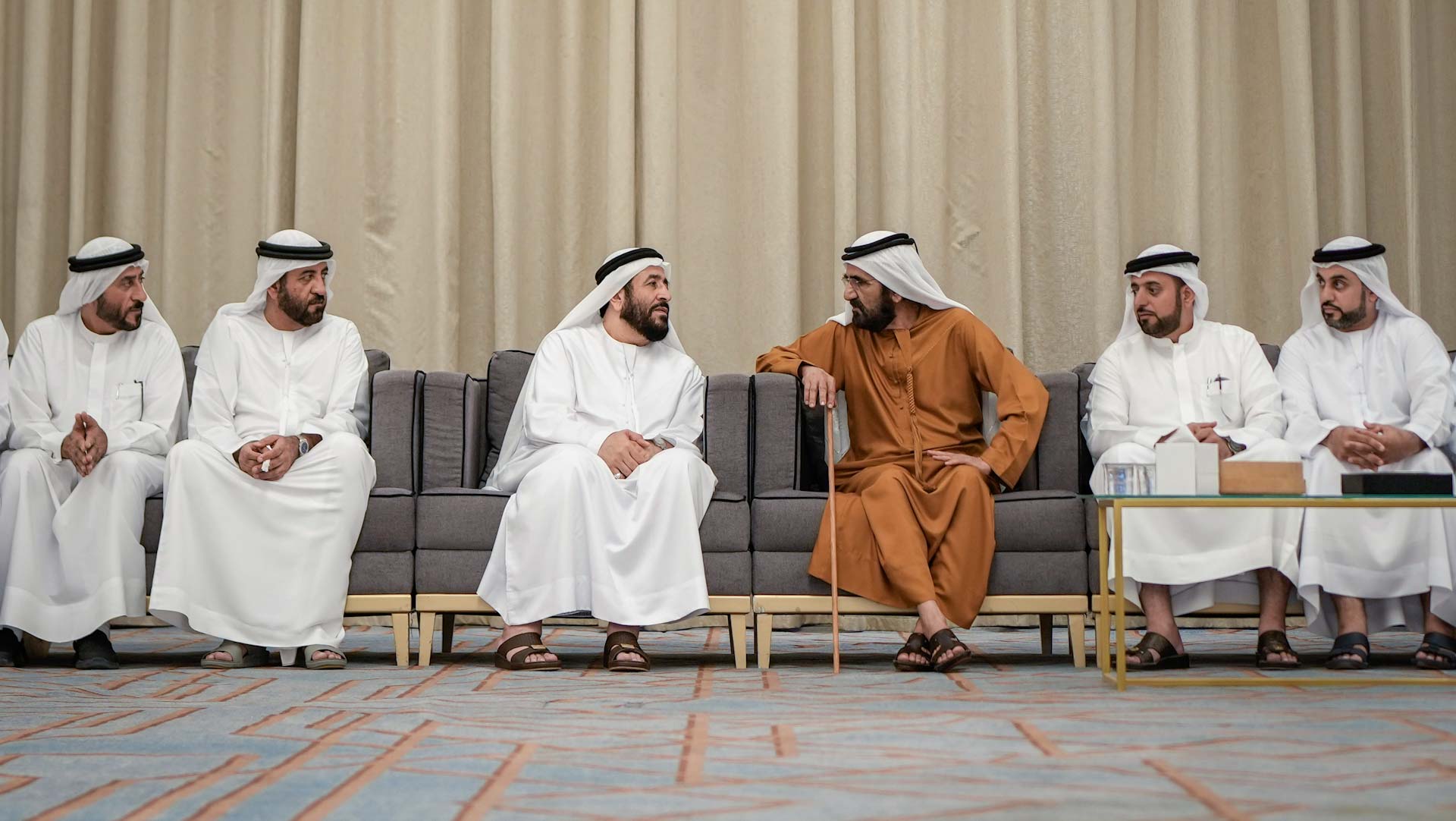 صورة بعنوان: محمد بن راشد يقدم واجب العزاء في وفاة محمد علي سلطان العلماء 