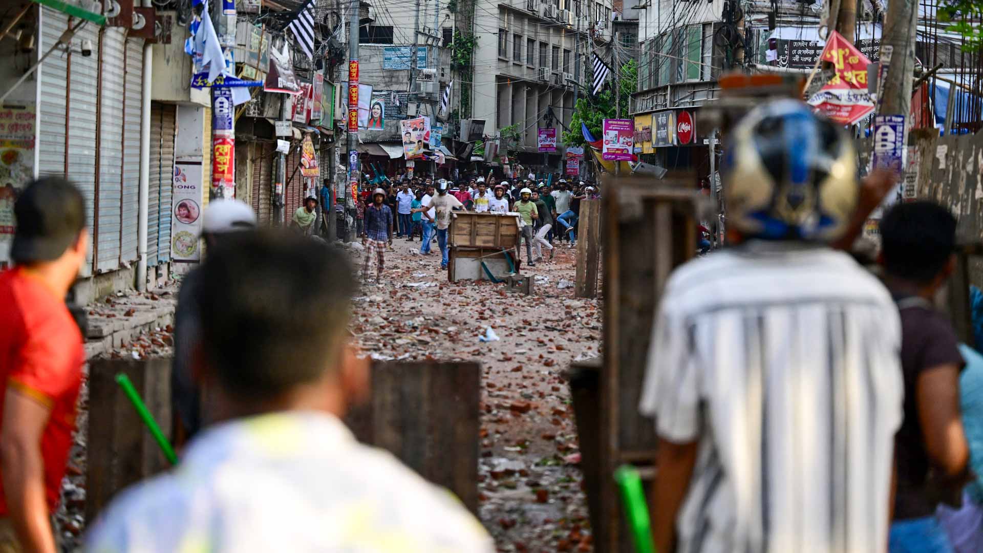 صورة بعنوان: بنغلادش: تعليق الدراسة بعد مقتل 6 في التظاهرات الطلابية الدامية 