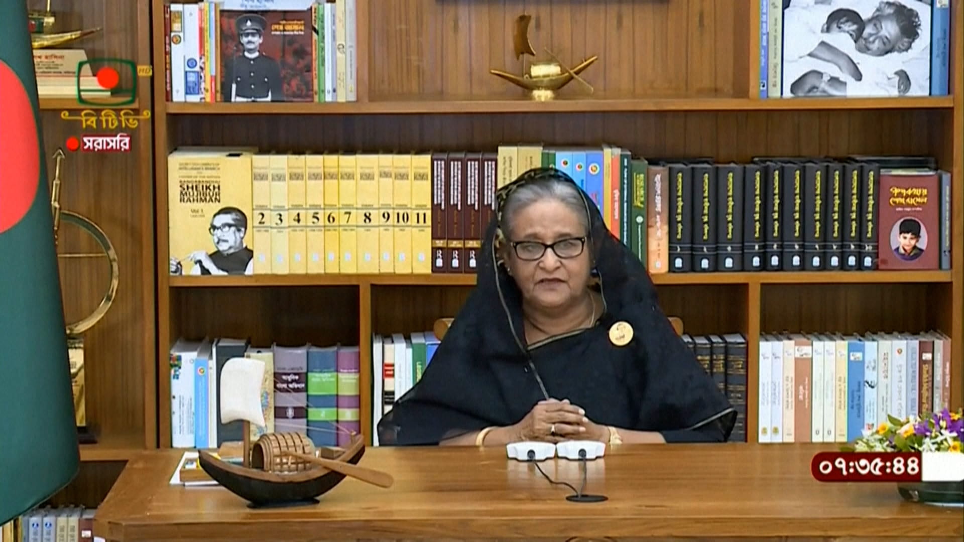 صورة بعنوان: بعد مقتل طلاب... رئيسة وزراء بنغلادش تتوعد بمعاقبة المسؤولين 