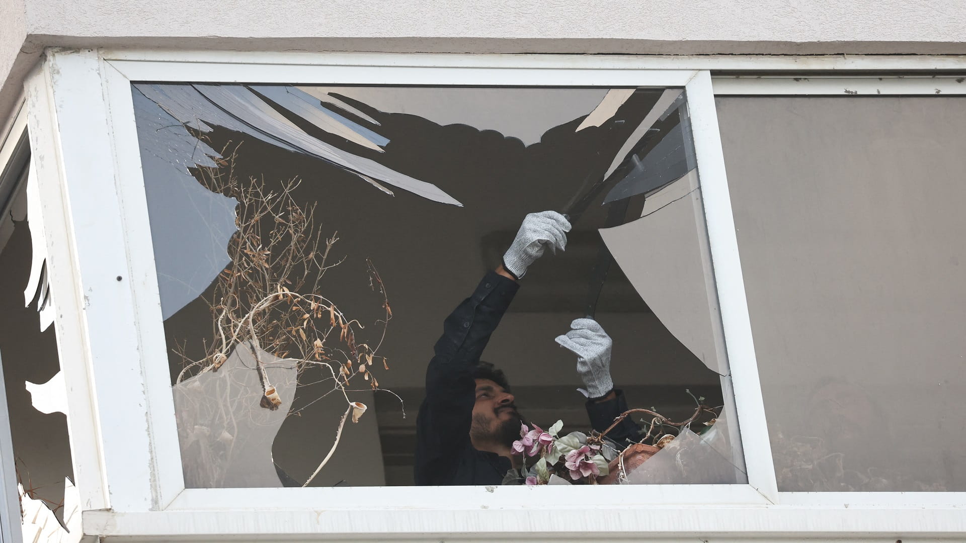 صورة بعنوان: إسرائيل: قتيل و4 جرحى بتل أبيب في هجوم بمسيرة تبناه الحوثيون 