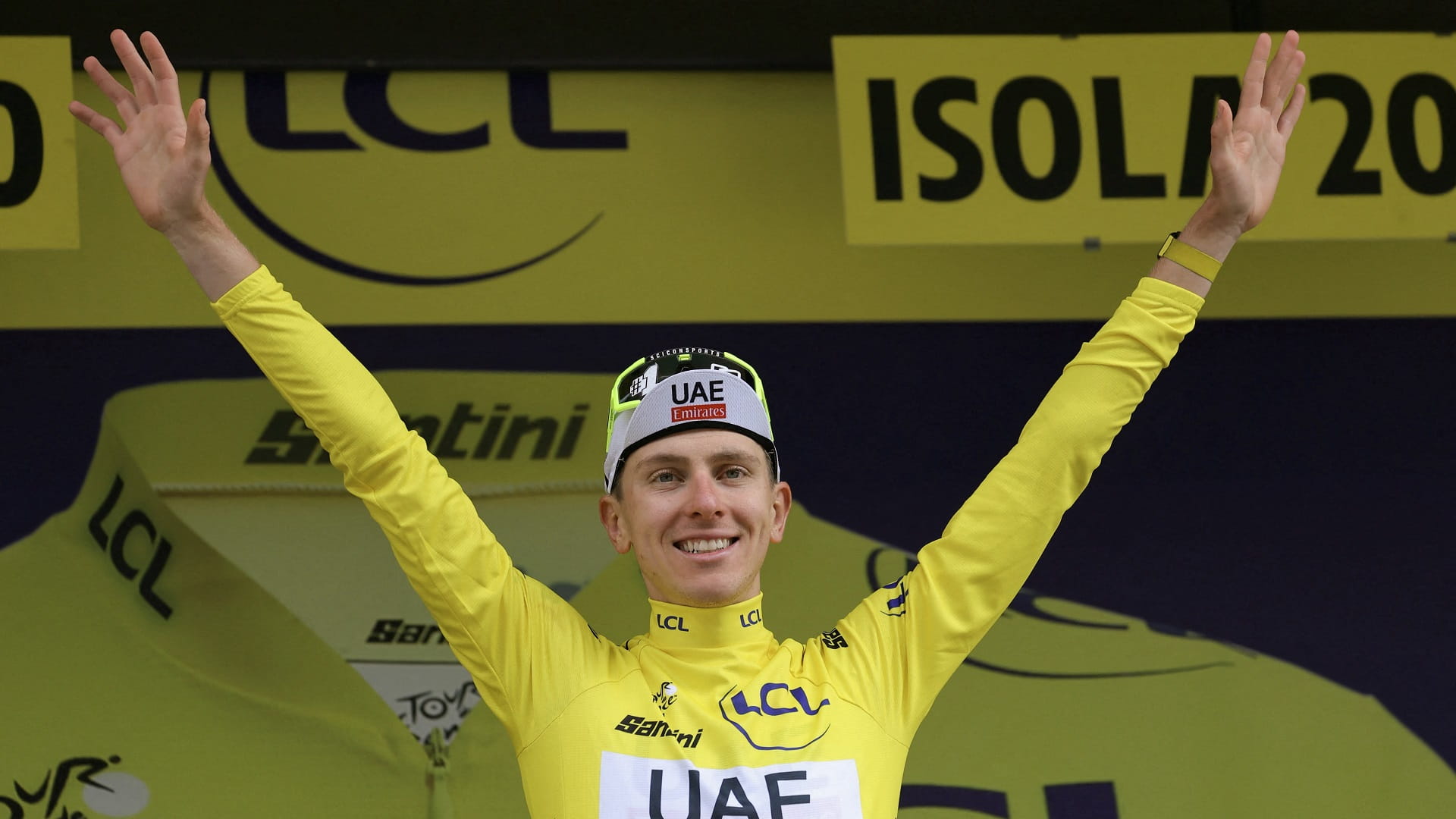 صورة بعنوان: بوجاتشار قائد فريق الإمارات يحقق لقب المرحلة الـ19 من طواف فرنسا  