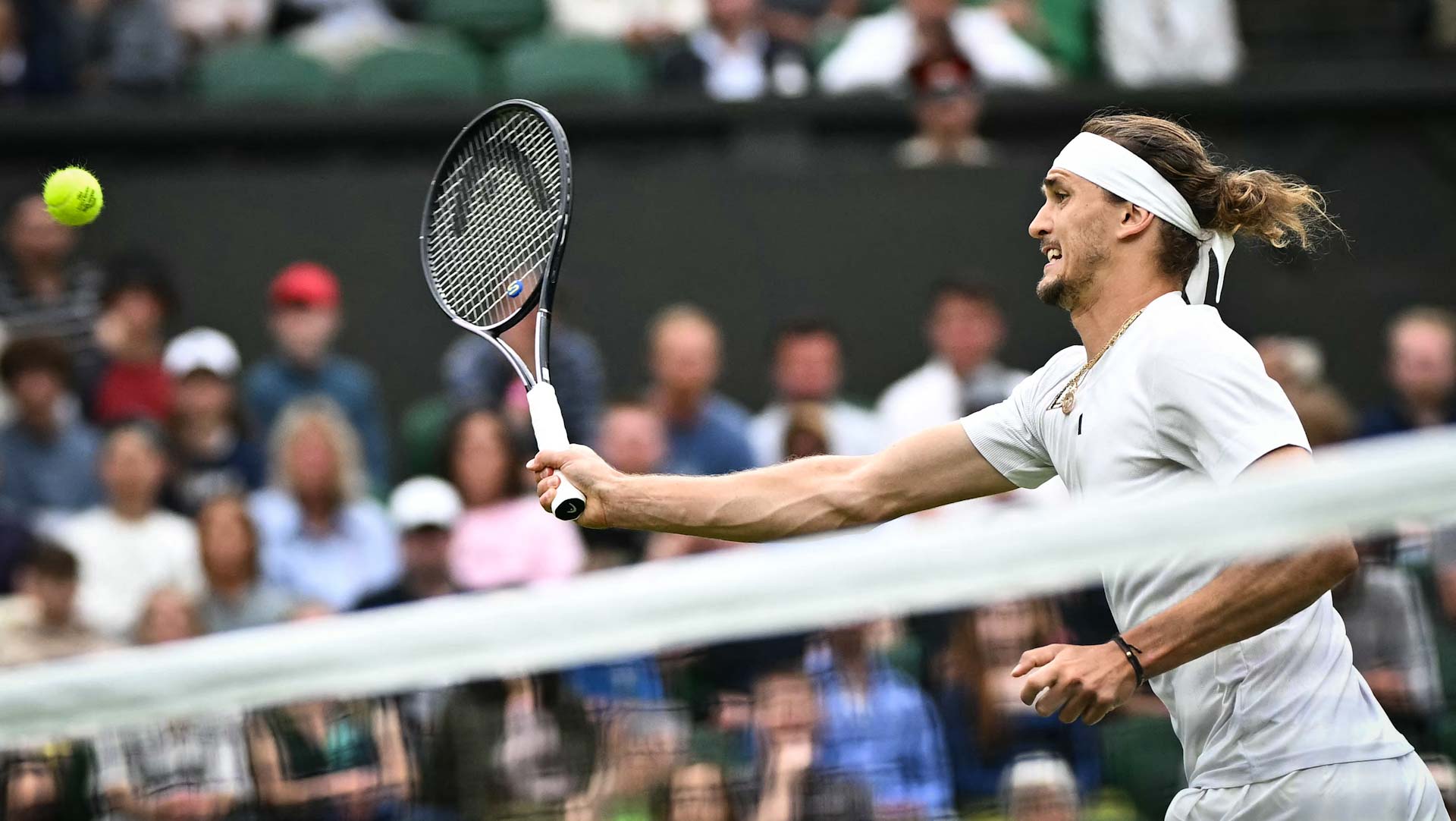 صورة بعنوان: الألماني زفيريف يتأهل إلى ربع نهائي بطولة هامبورج للتنس 