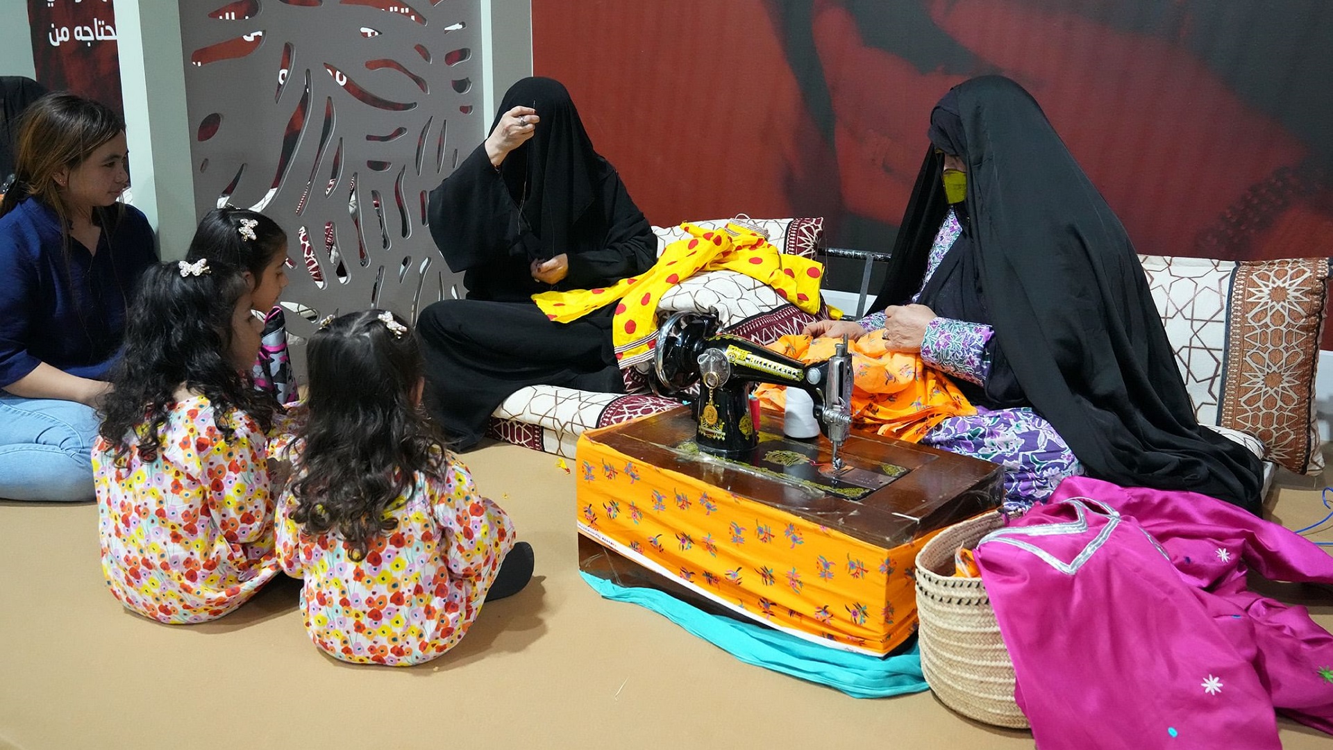 صورة بعنوان: مهرجان ليوا للرطب يحتفي بالإبداعات التراثية للمرأة الإماراتية 