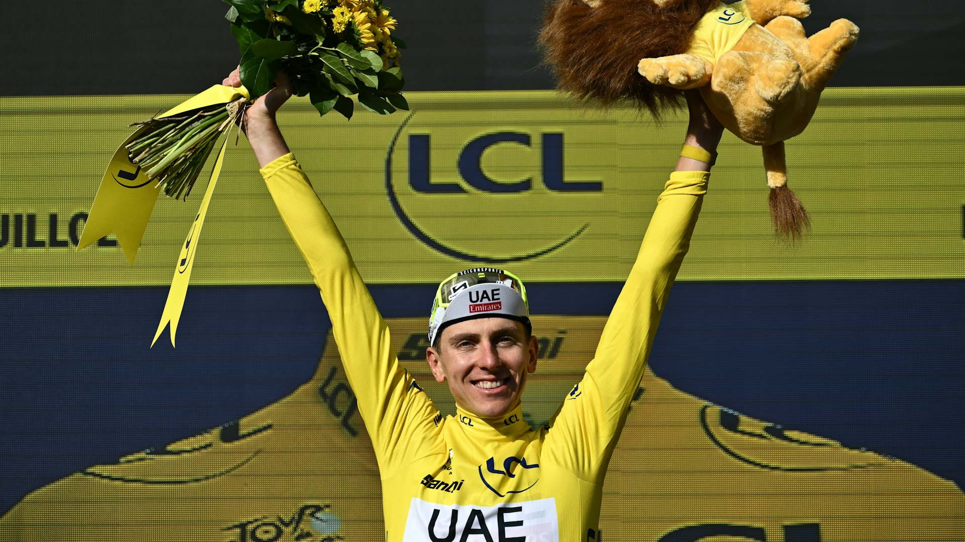 صورة بعنوان: قائد فريق الإمارات بوجاتشار يفوز بالمرحلة 20 من طواف فرنسا  