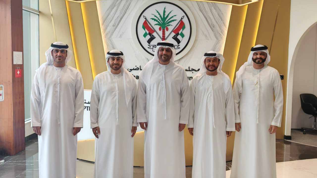 صورة بعنوان: قبل مغادرته إلى فرنسا.. الحزامي يستقبل الحكم الدولي حامد الروسي 