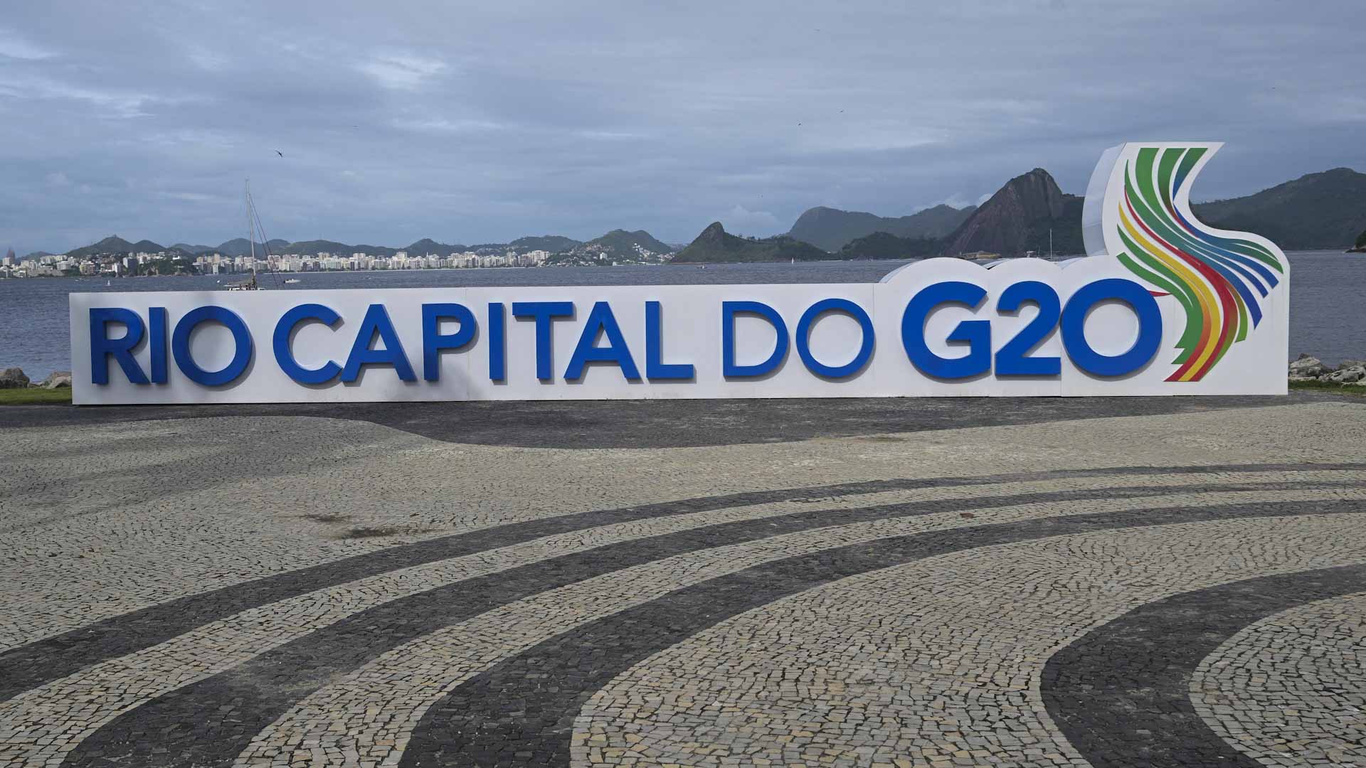 صورة بعنوان: ريم الهاشمي تلتقي مع المديرة التنفيذية لبرنامج الأغذية العالمي 