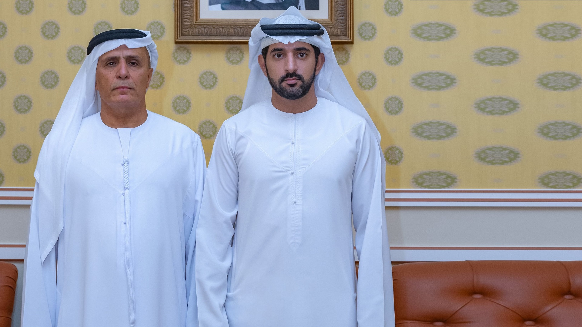 صورة بعنوان: حمدان بن محمد يلتقي الطاير ويشيد بجهوده بمجال العمل الرياضي بدبي 