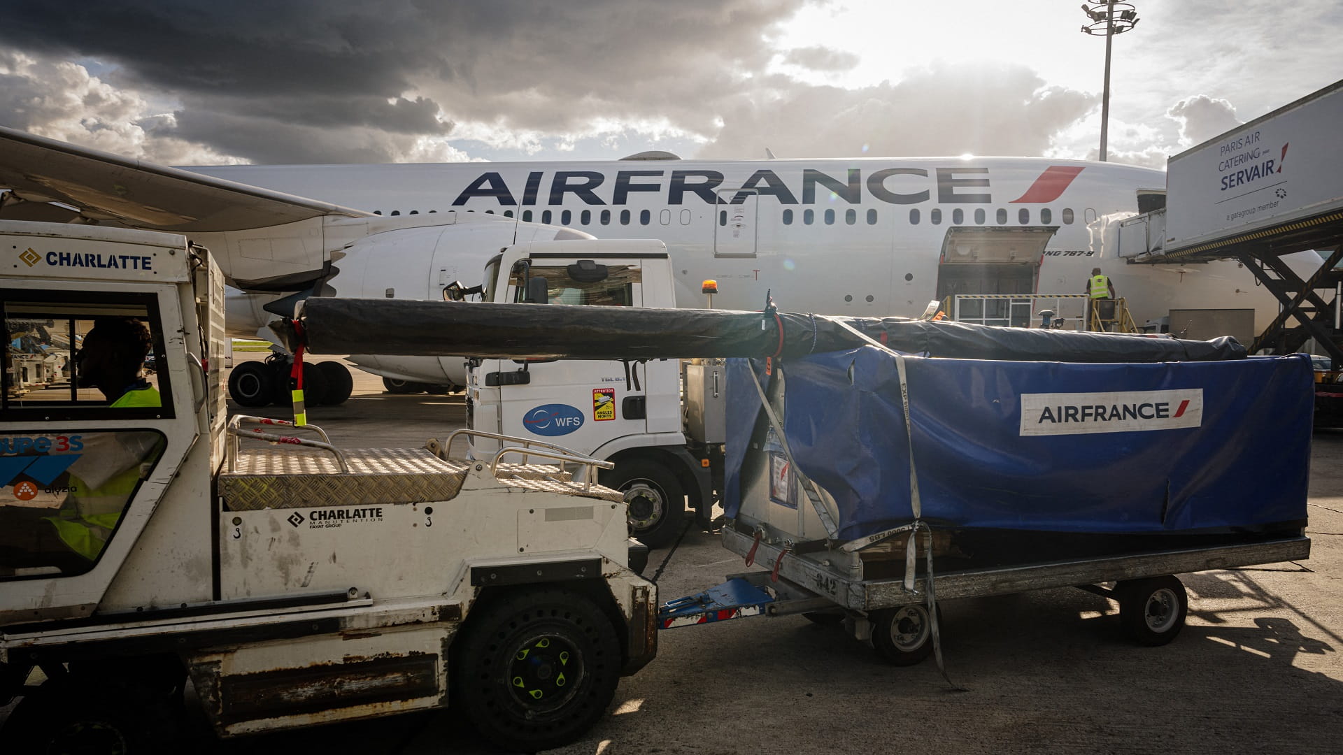 Image for the title: Paris Olympics slam profits at Air France-KLM 