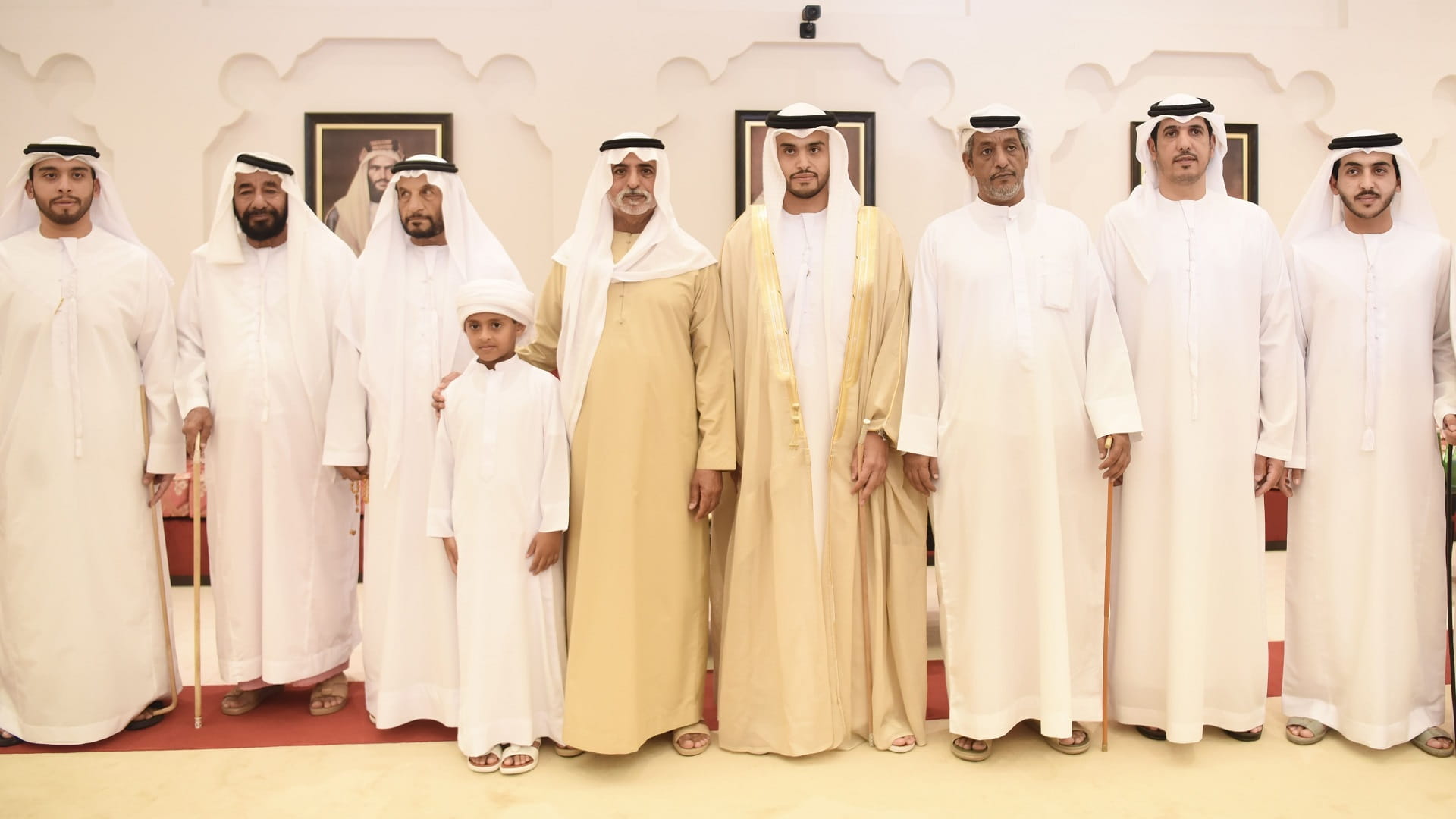 صورة بعنوان: نهيان بن مبارك يحضر أفراح المنصوري والعامري في مدينة العين 