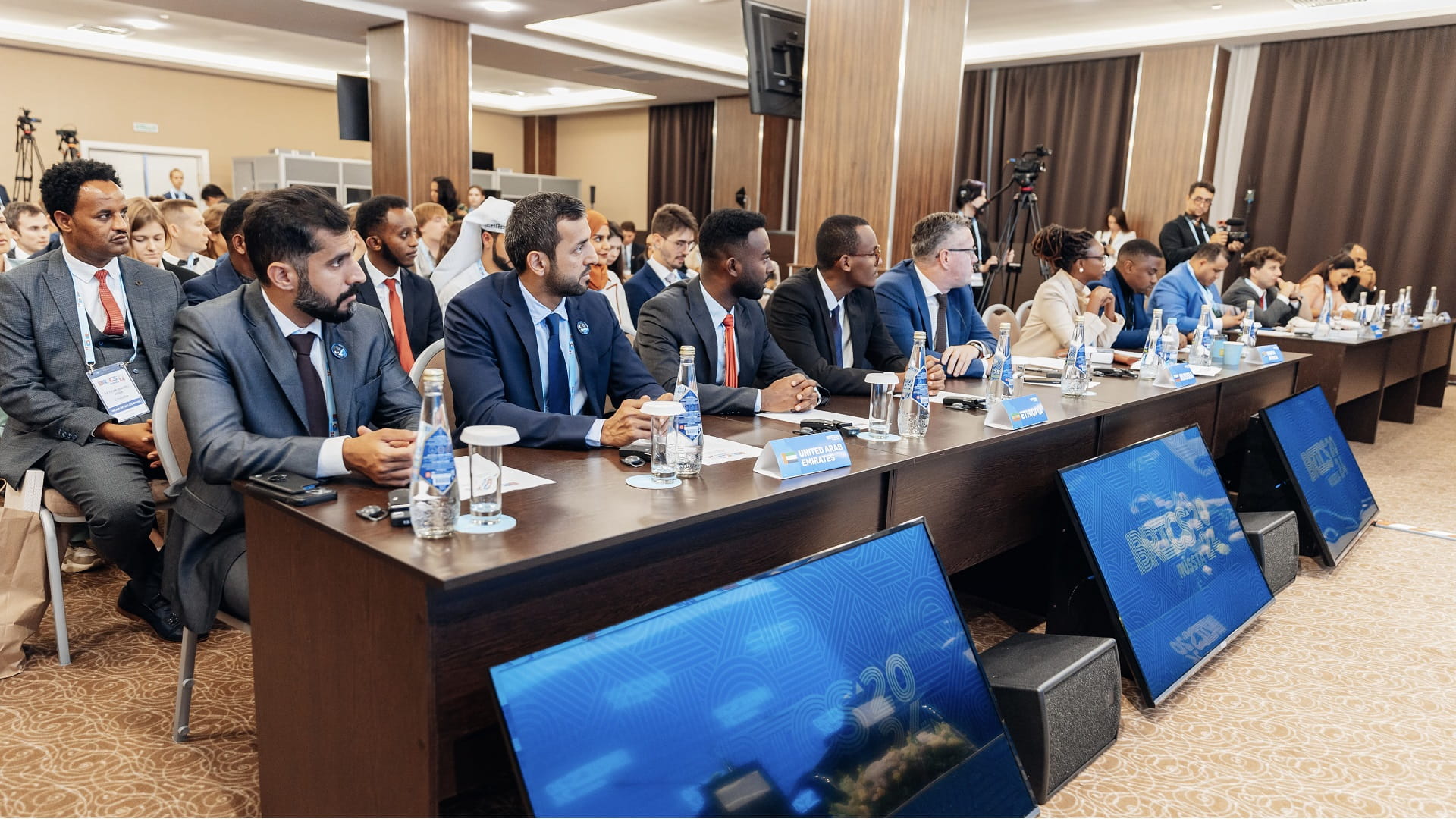 صورة بعنوان: الإمارات تشارك بـ "قمة شباب بريكس" في روسيا الاتحادية 