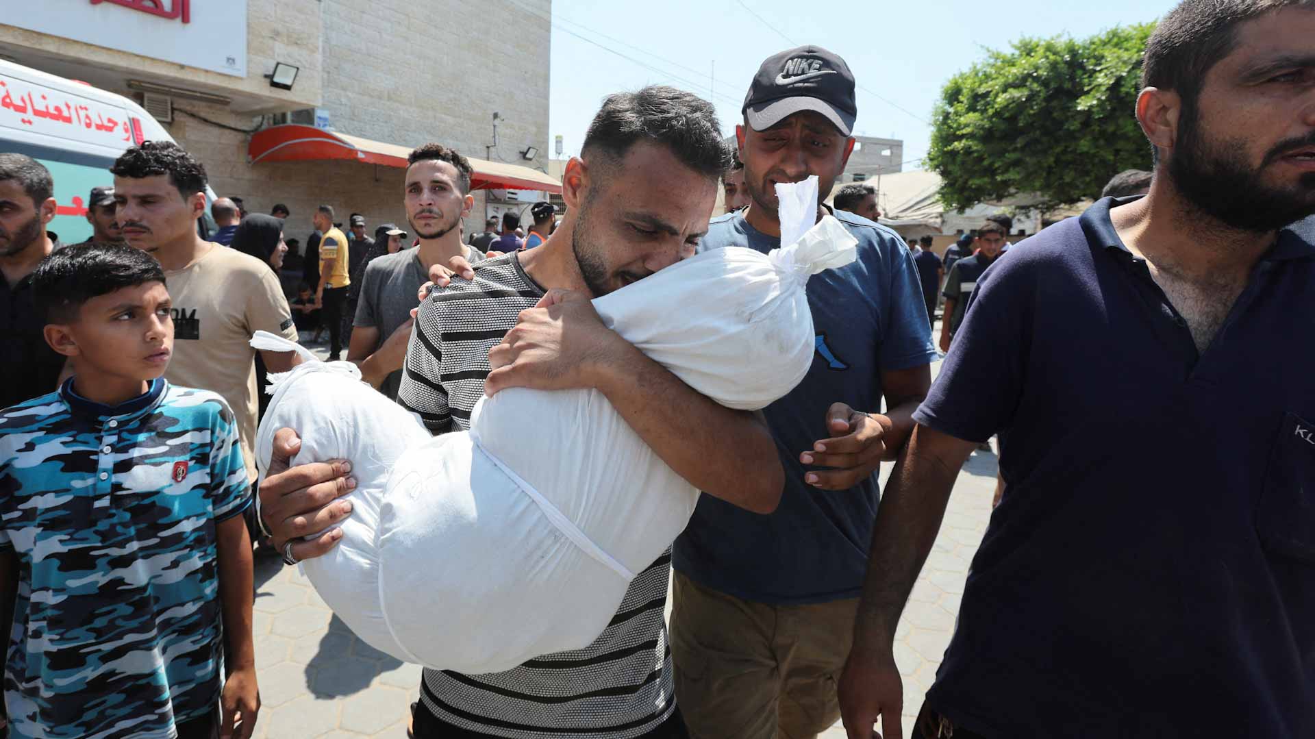 صورة بعنوان: القصف الإسرائيلي المستمر يقتل 39324 فلسطينياً في غزة ويصيب 90830   