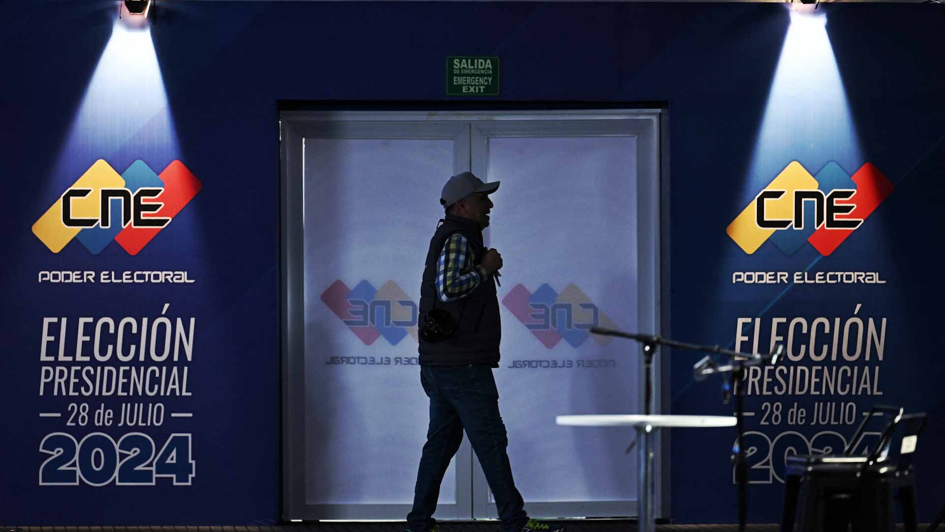 صورة بعنوان: وسط مخاوف التزوير..فنزويليون يدلون بأصواتهم باقتراع مشحون بالتوتر 