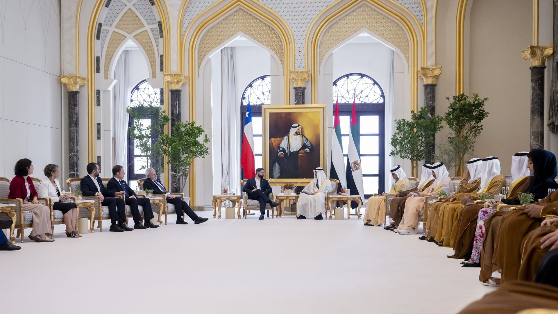 صورة بعنوان: رئيس الدولة والرئيس التشيلي يبحثان تعزيز العلاقات الثنائية  