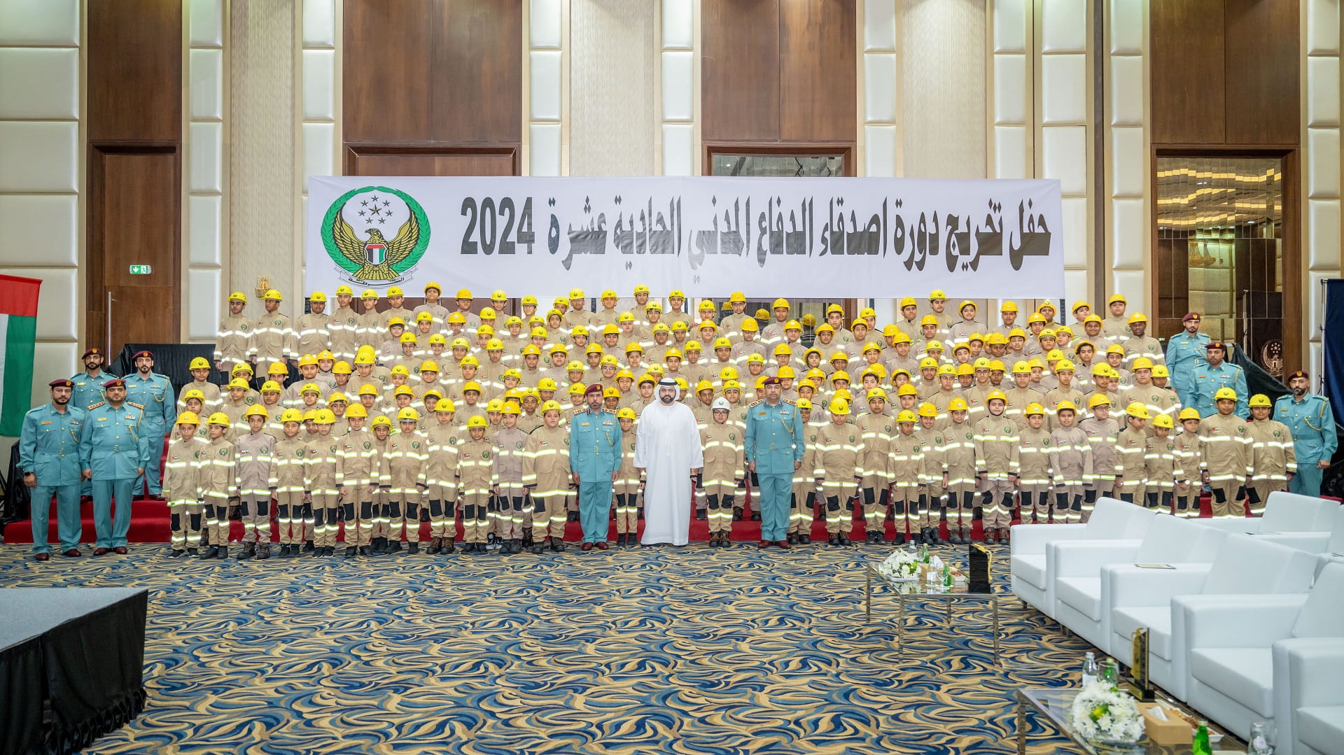 صورة بعنوان: محمد الشرقي يشهد حفل تخريج دورة أصدقاء الدفاع المدني في الفجيرة 