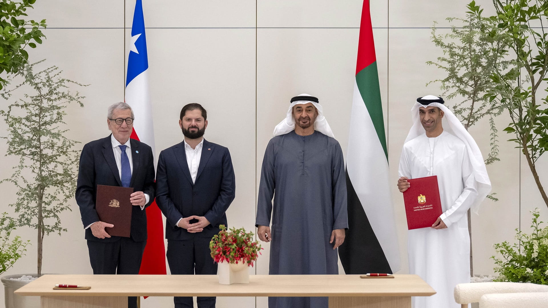 صورة بعنوان: رئيس الدولة ورئيس تشيلي يشهدان توقيع الشراكة الاقتصادية الشاملة 