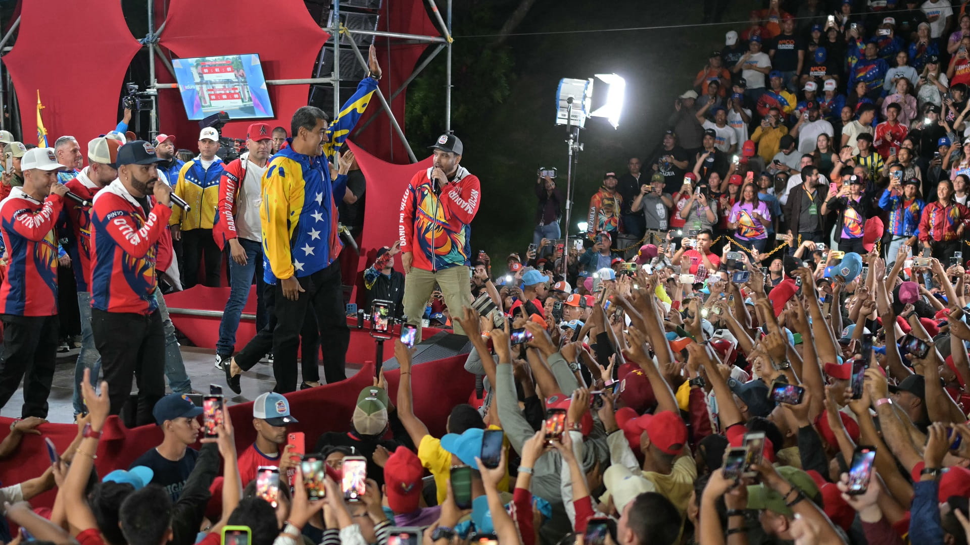 صورة بعنوان: مادورو يفوز بولاية ثالثة في انتخابات الرئاسة الفنزويلية 